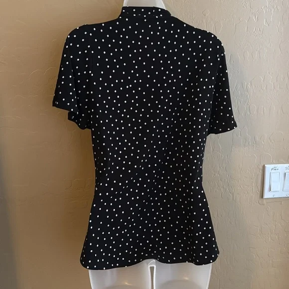 Dress top SS NWT black white dot V neck Large non cling fitted flowing stitchfix - Picture 7 of 7